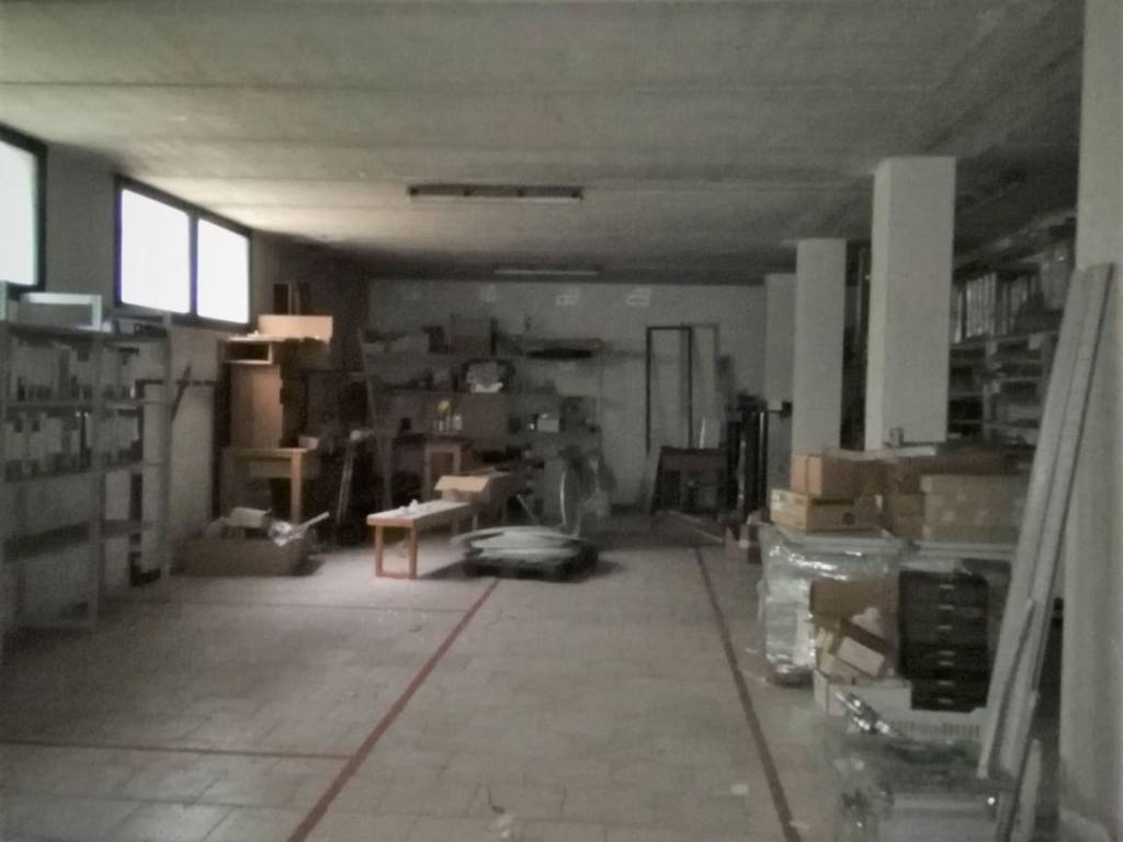 locale commerciale in vendita a Milano