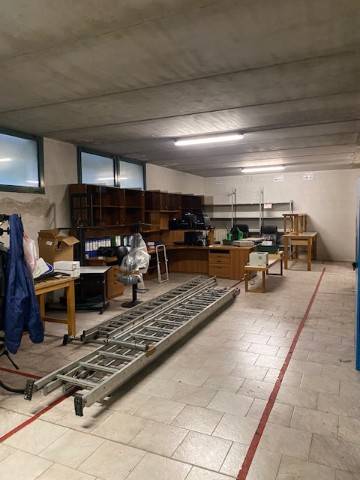 locale commerciale in vendita a Milano