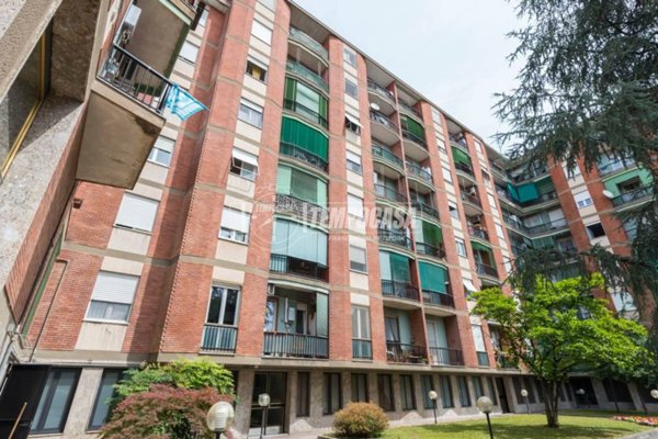 negozio in vendita a Milano in zona Precotto