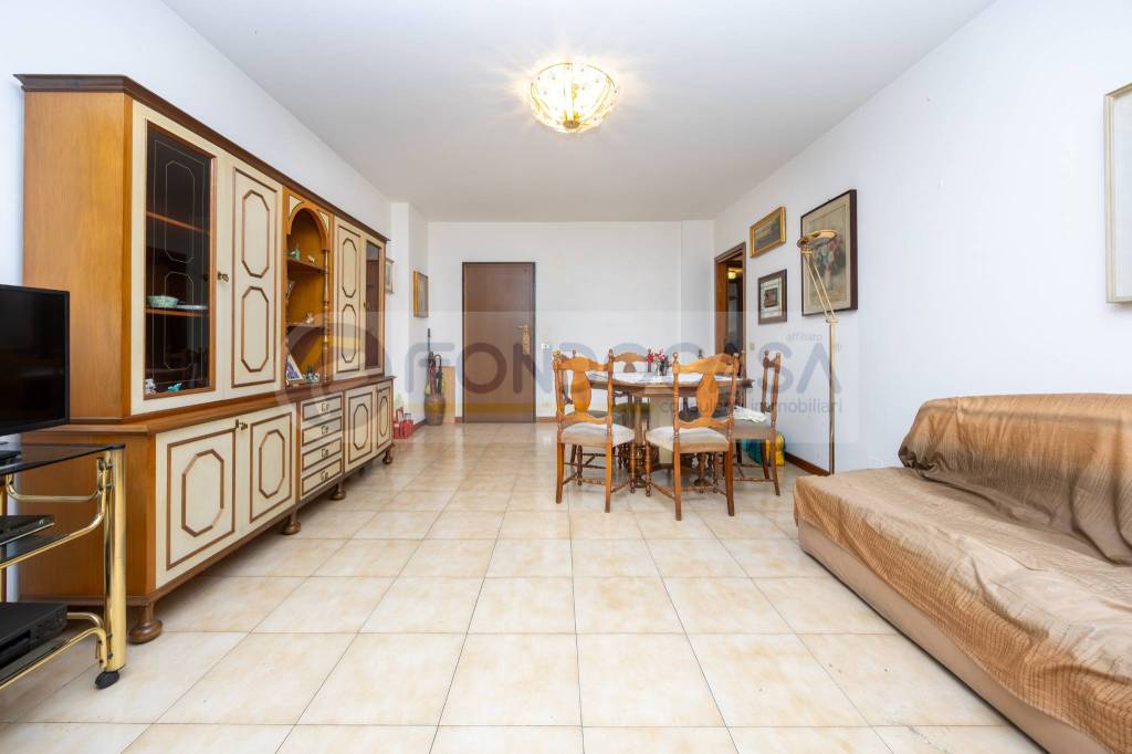 appartamento in vendita a Milano in zona Adriano