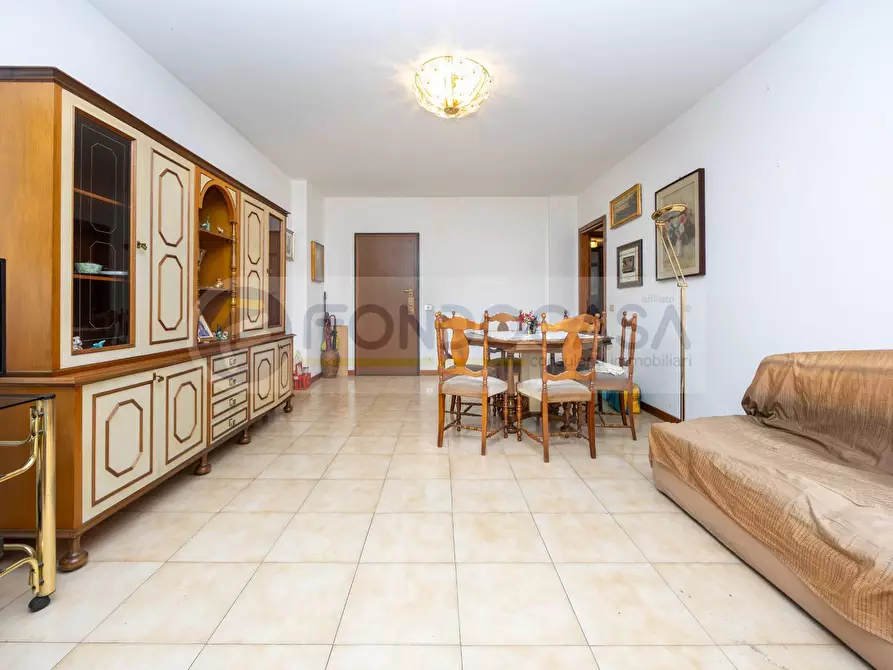 appartamento in vendita a Milano in zona Adriano