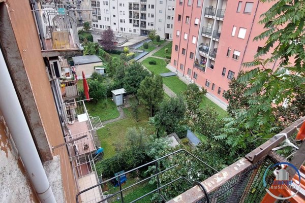 appartamento in vendita a Milano in zona Quarto Oggiaro