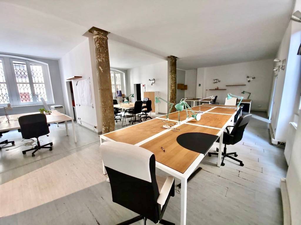 ufficio in vendita a Milano in zona Isola