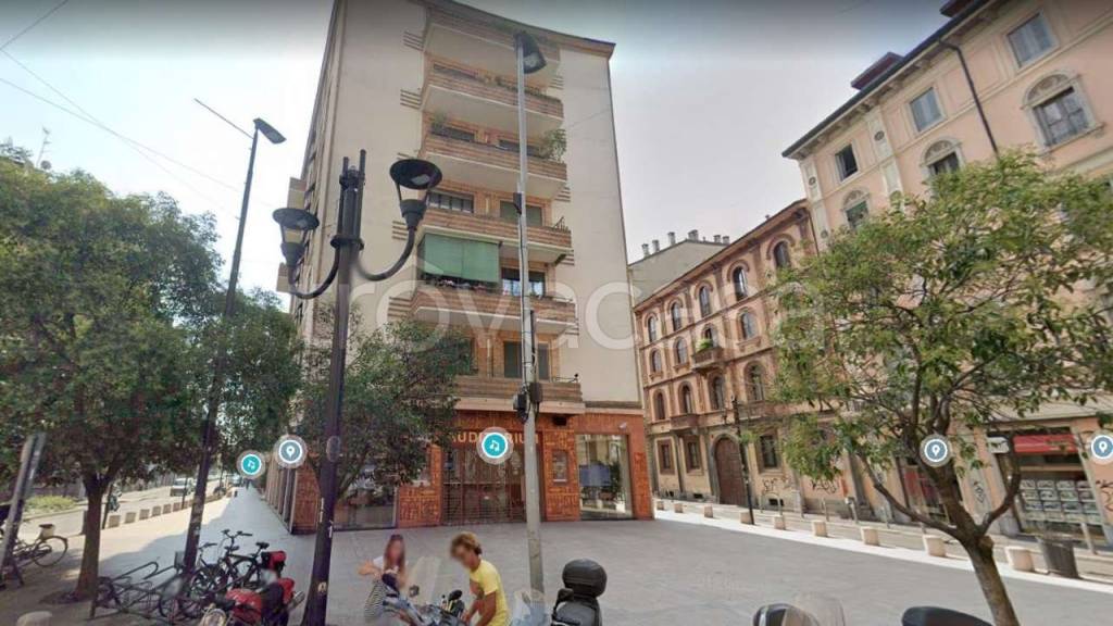 locale commerciale in vendita a Milano in zona Porta Genova