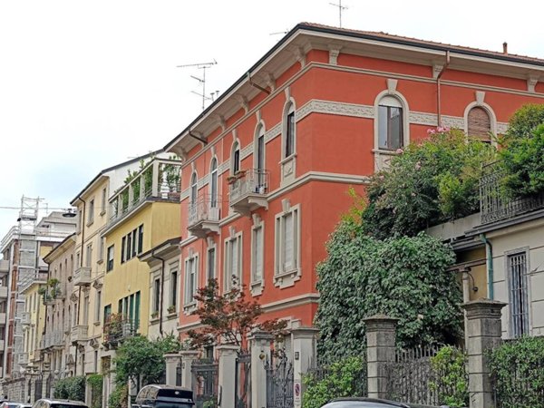 attico in vendita a Milano in zona Bocconi