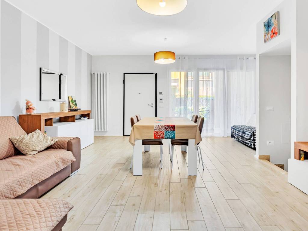 casa indipendente in vendita a Milano in zona Adriano