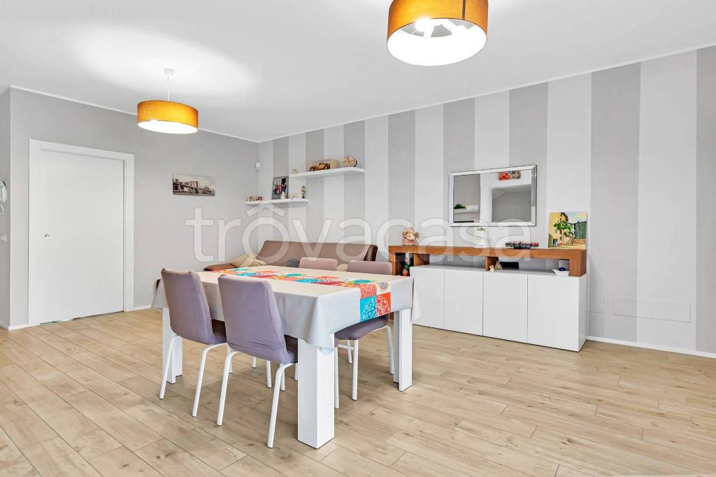 casa indipendente in vendita a Milano in zona Adriano