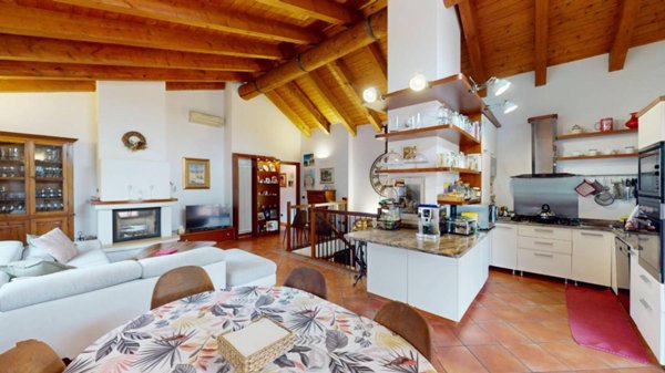 casa indipendente in vendita a Milano in zona Trenno