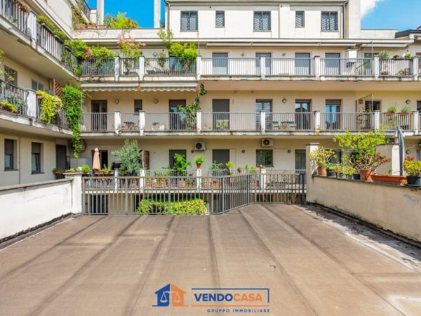 ufficio in vendita a Milano in zona Isola