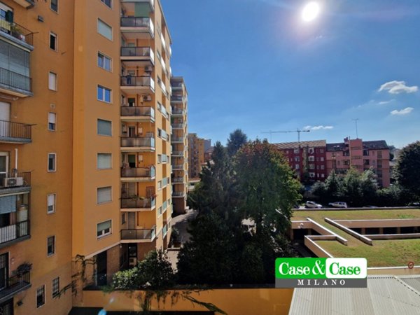 appartamento in vendita a Milano in zona Lorenteggio