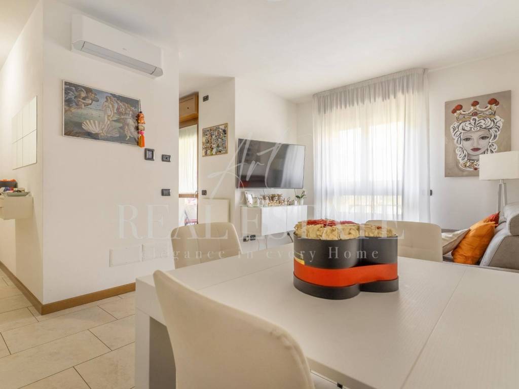 appartamento in vendita a Milano in zona Famagosta