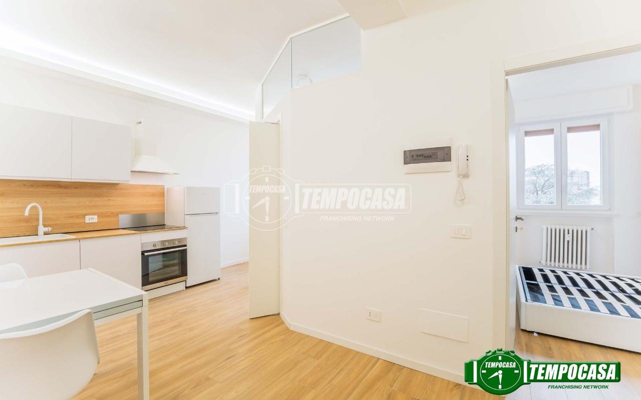 appartamento in vendita a Milano in zona Segnano