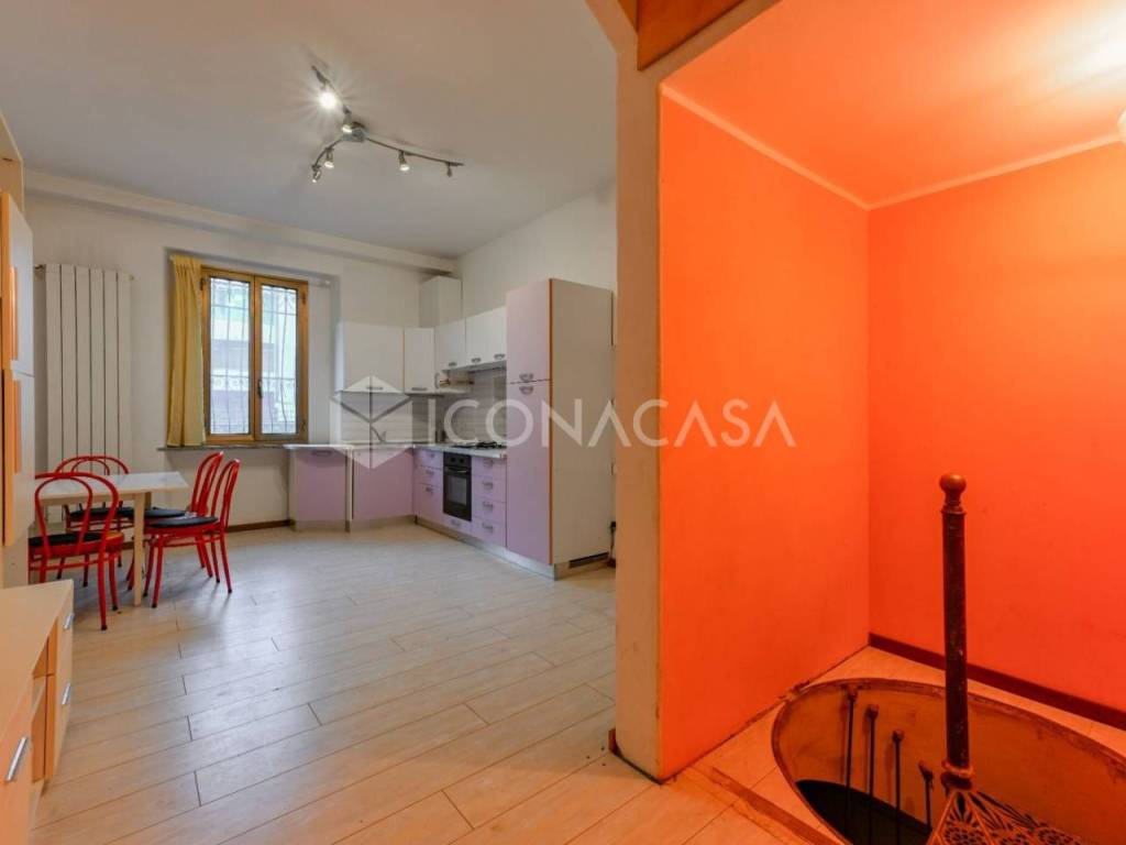 appartamento in vendita a Milano in zona Piazzale Lodi