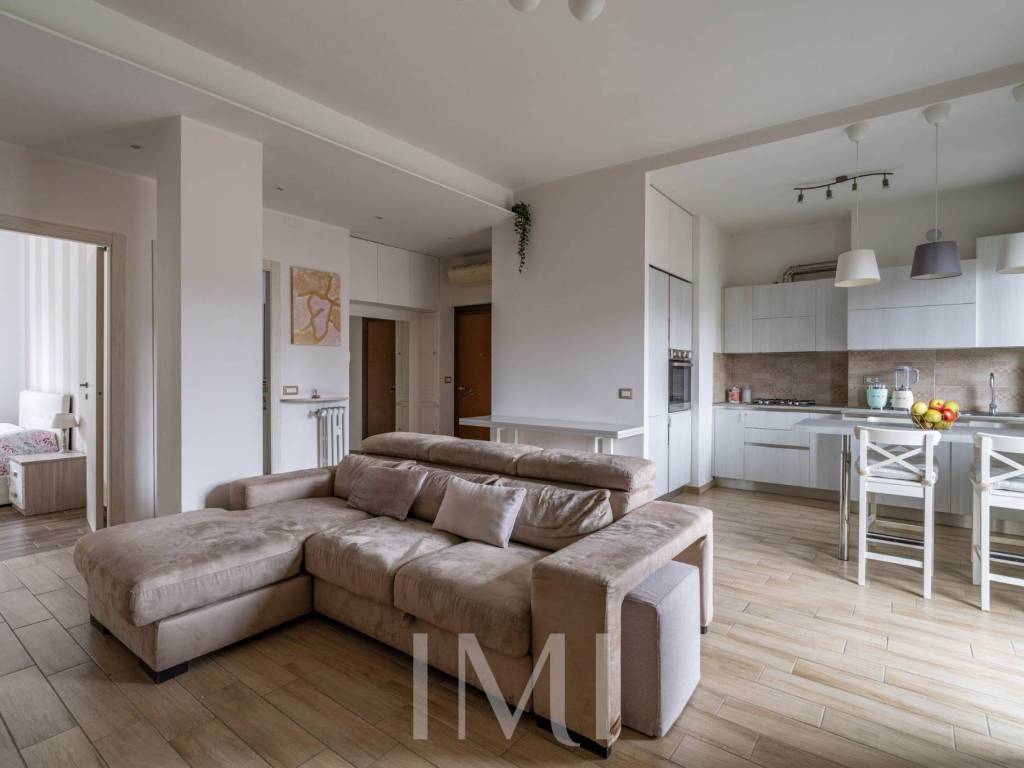 appartamento in vendita a Milano in zona Lorenteggio