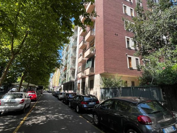 appartamento in vendita a Milano in zona Porta Genova