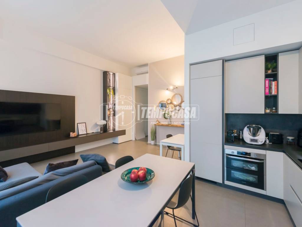 appartamento in vendita a Milano in zona Adriano