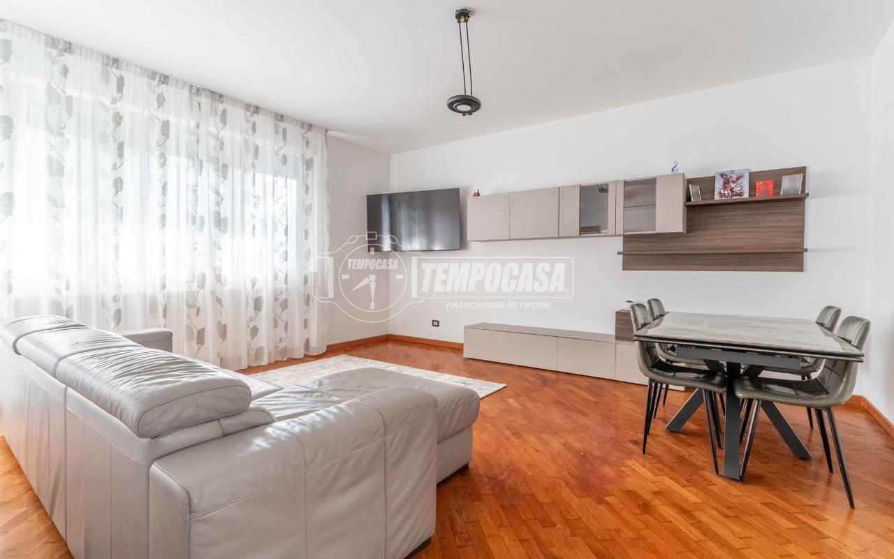 appartamento in vendita a Milano in zona Barona