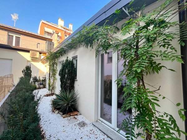 casa indipendente in vendita a Milano