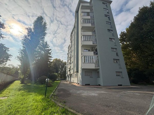 appartamento in vendita a Milano in zona Lorenteggio