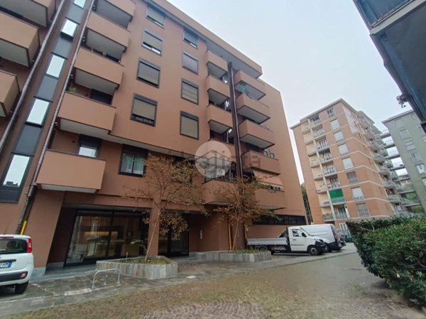 appartamento in vendita a Milano in zona Famagosta