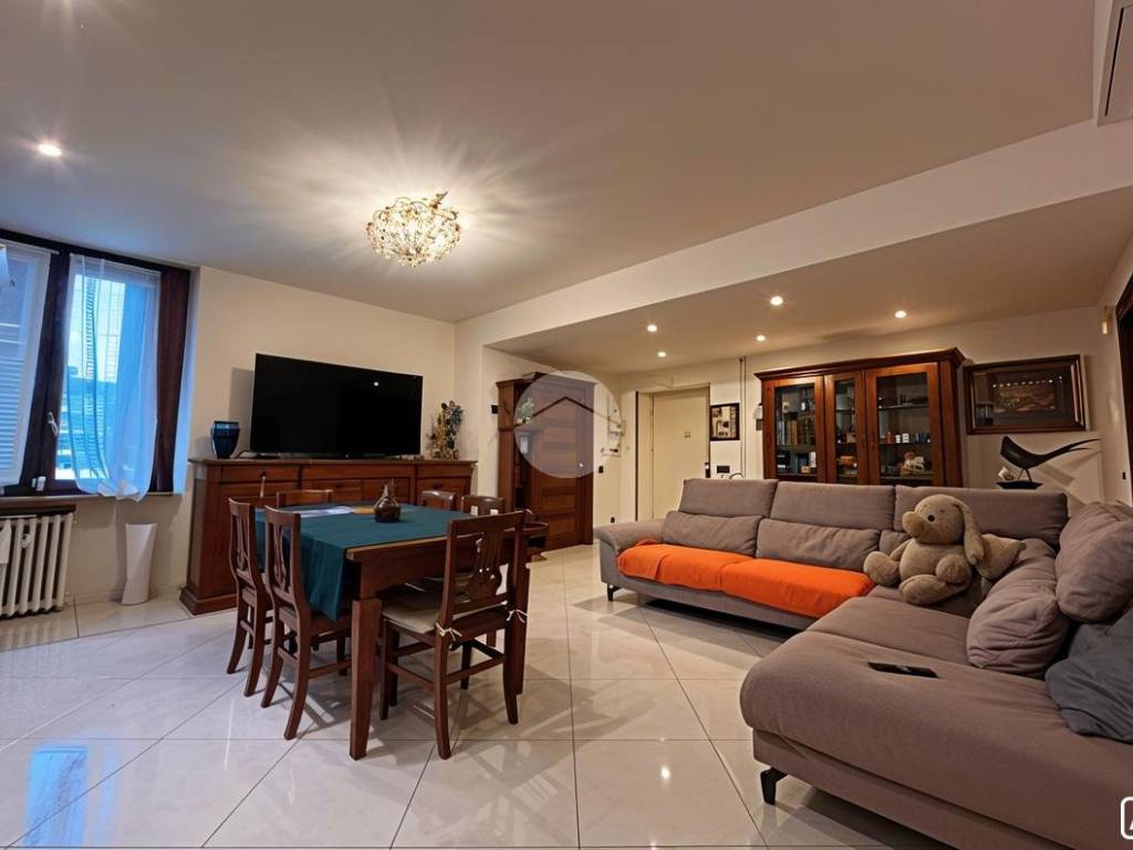 appartamento in vendita a Milano in zona Dergano