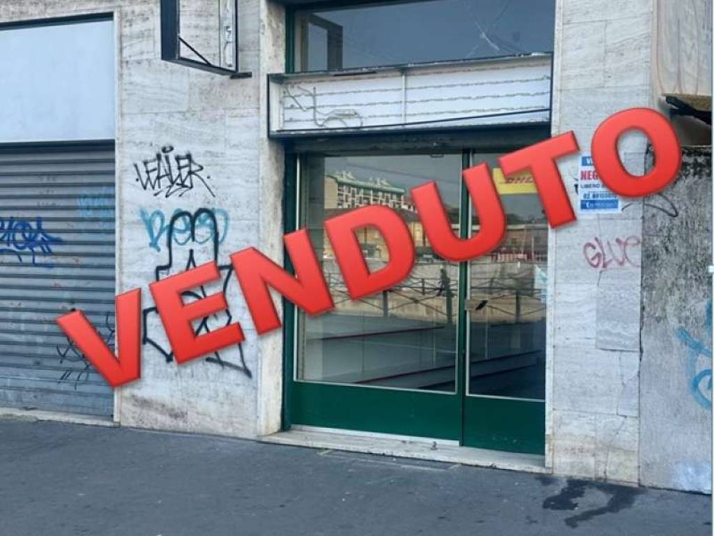 negozio in vendita a Milano in zona Famagosta