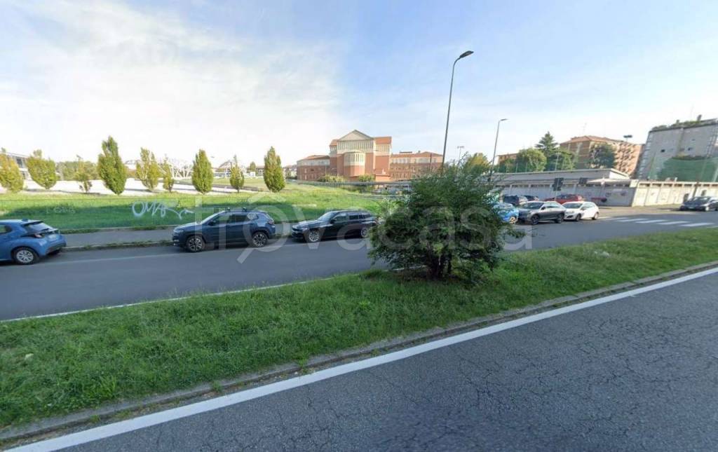 appartamento in vendita a Milano in zona Lorenteggio