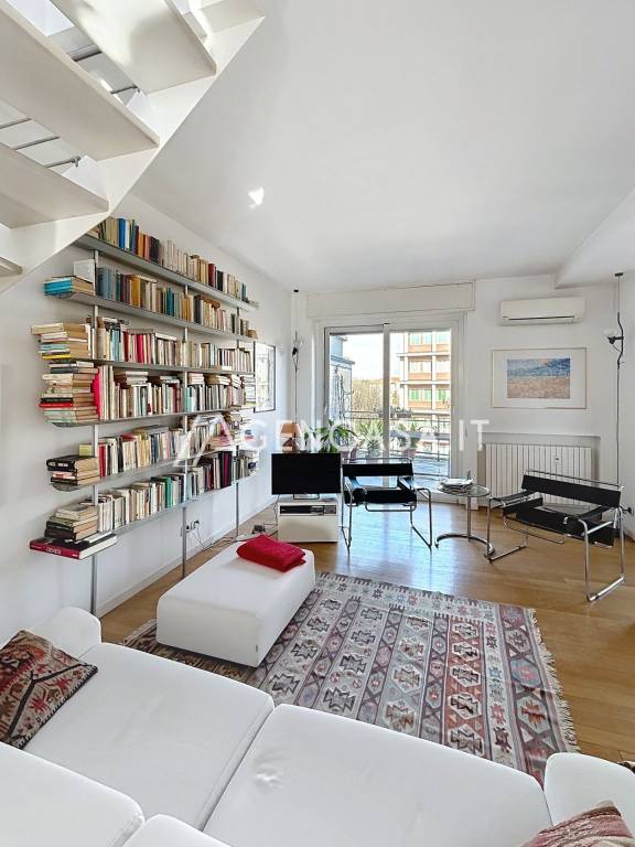 appartamento in vendita a Milano in zona Bocconi