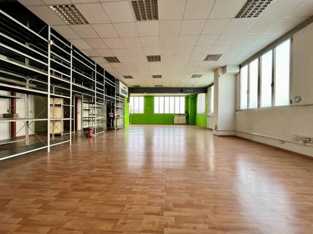 appartamento in vendita a Milano in zona Lorenteggio