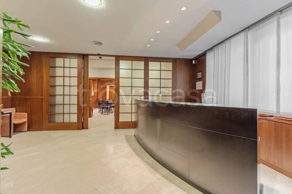 ufficio in vendita a Milano in zona Sant'Ambrogio