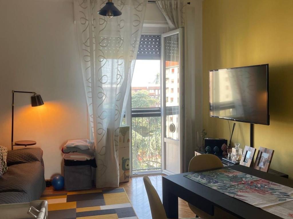 appartamento in vendita a Milano in zona Lorenteggio