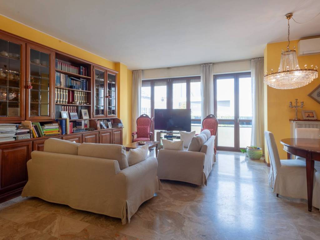 appartamento in vendita a Milano in zona Il Portello