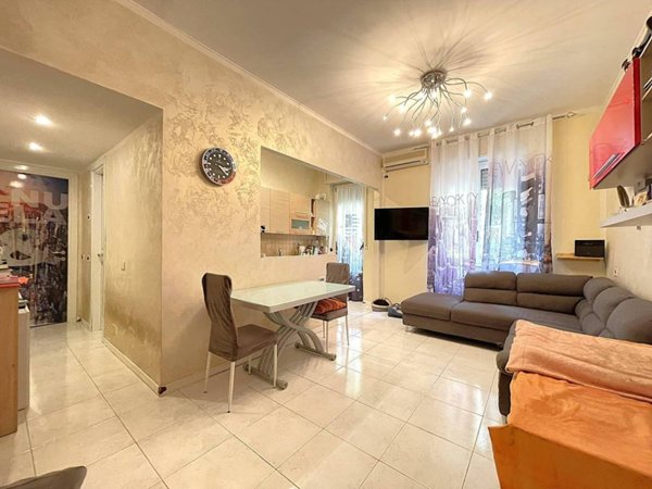 appartamento in vendita a Milano in zona Lorenteggio