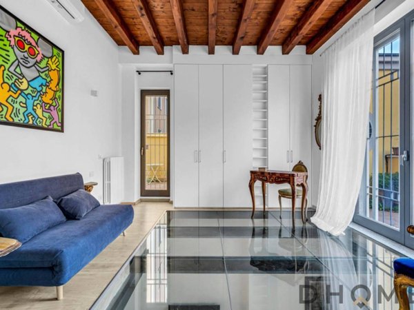 appartamento in vendita a Milano in zona Porta Genova