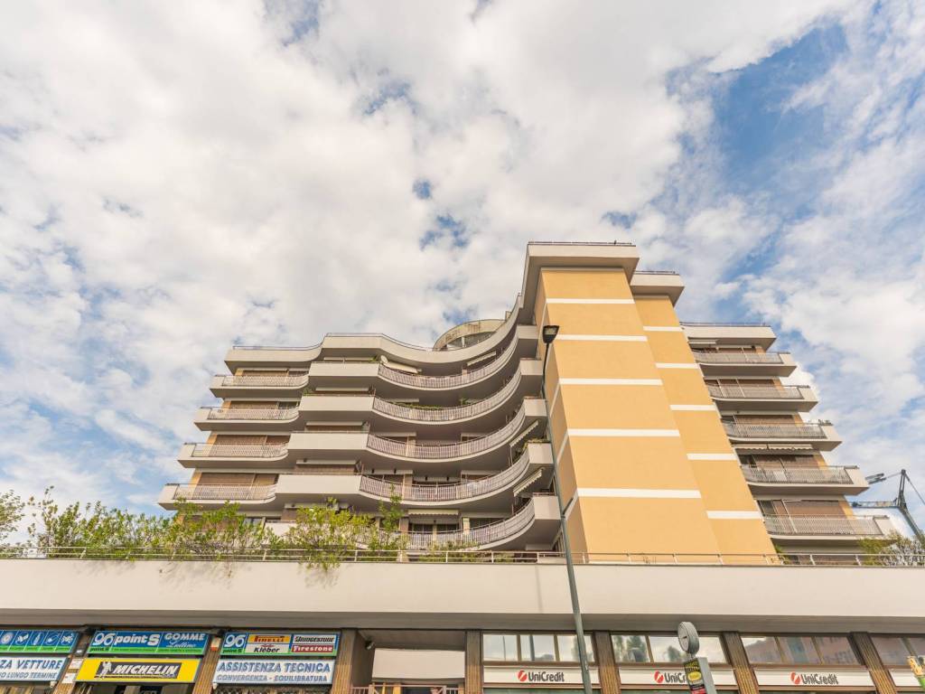 appartamento in vendita a Milano in zona Forlanini