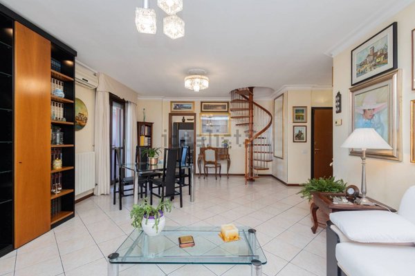 appartamento in vendita a Milano in zona Stadera