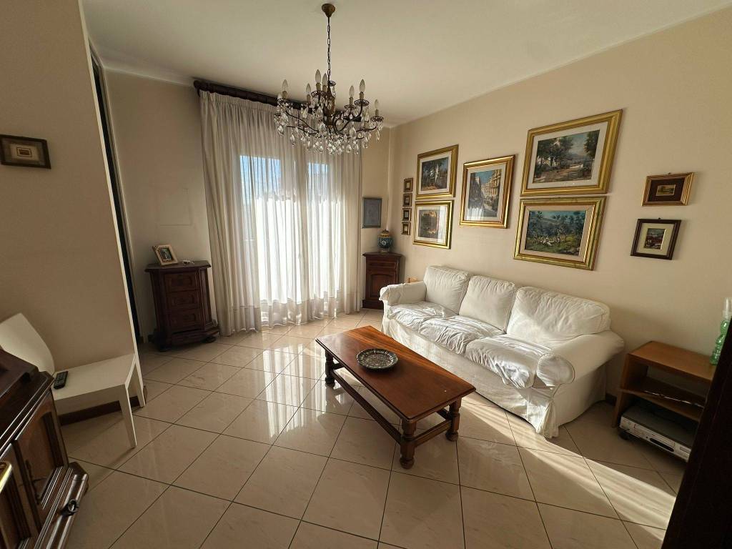 appartamento in vendita a Milano in zona Gallaratese