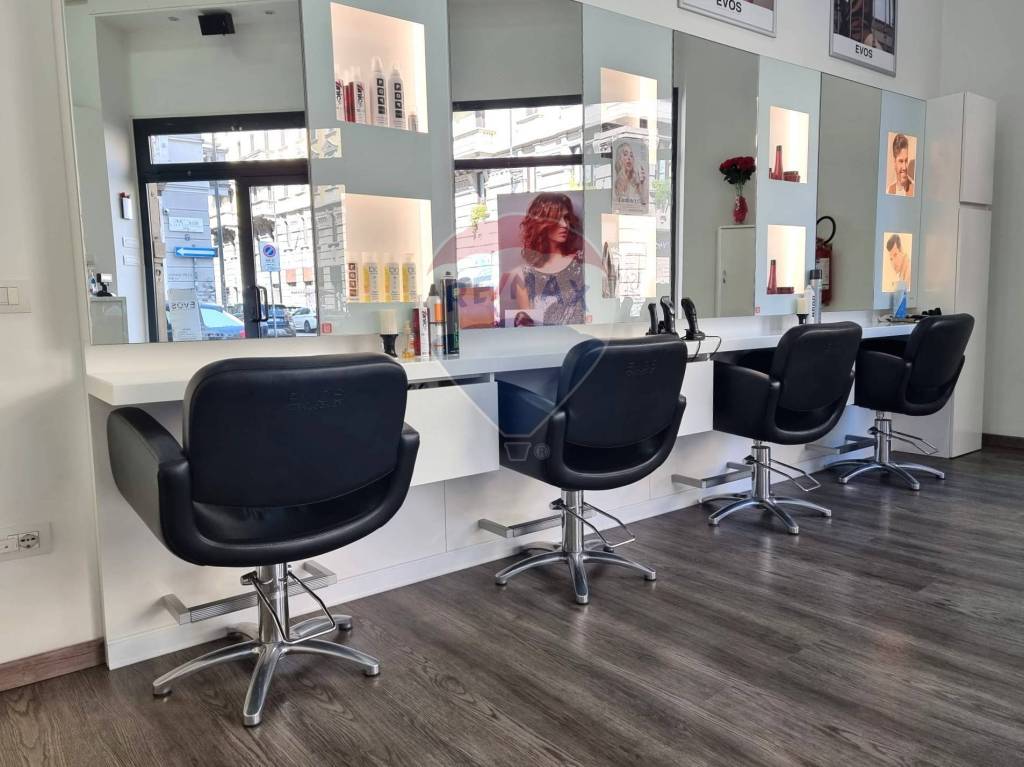 negozio in vendita a Milano in zona Centro Direzionale