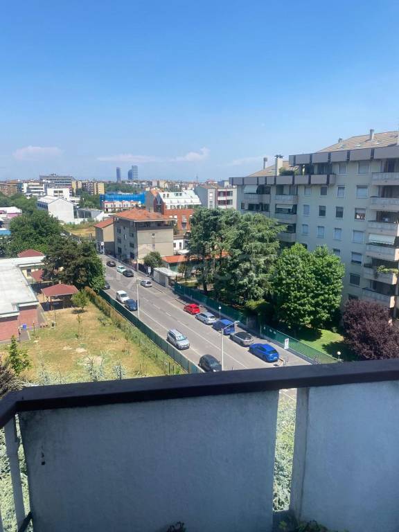 appartamento in vendita a Milano in zona Famagosta