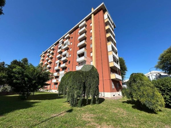 appartamento in vendita a Milano in zona Lorenteggio