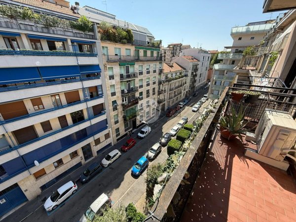 appartamento in vendita a Milano in zona Lorenteggio