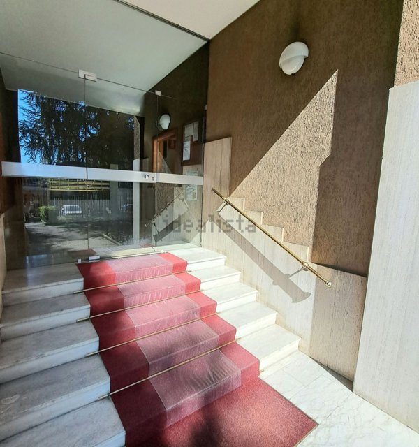 appartamento in vendita a Milano in zona Lorenteggio