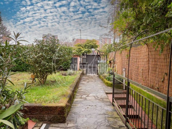 appartamento in vendita a Milano in zona QT8