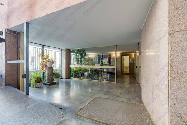 appartamento in vendita a Milano in zona Guastalla