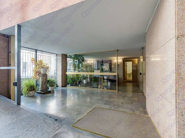 appartamento in vendita a Milano in zona Guastalla