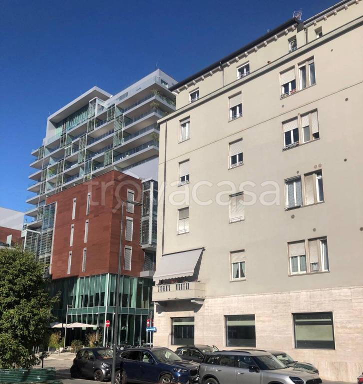 appartamento in vendita a Milano in zona Porta Nuova
