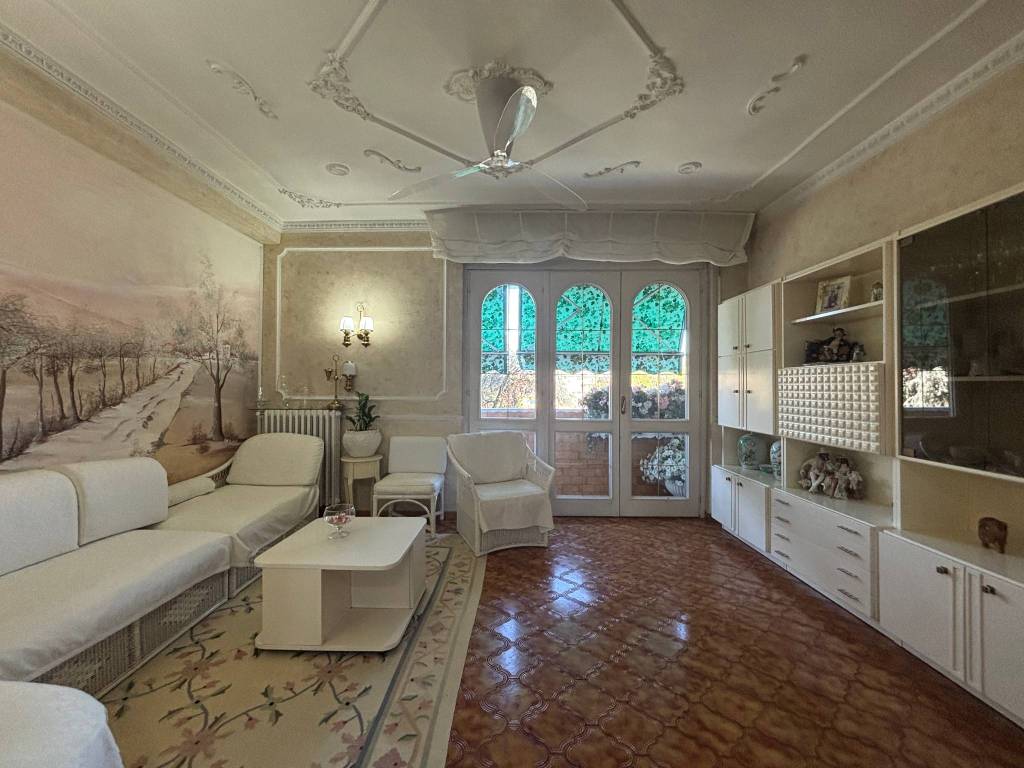 appartamento in vendita a Milano in zona Famagosta