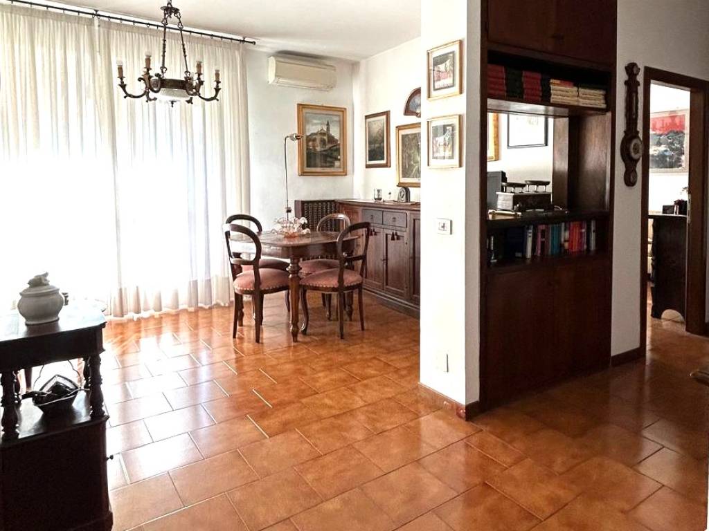 appartamento in vendita a Milano in zona Famagosta