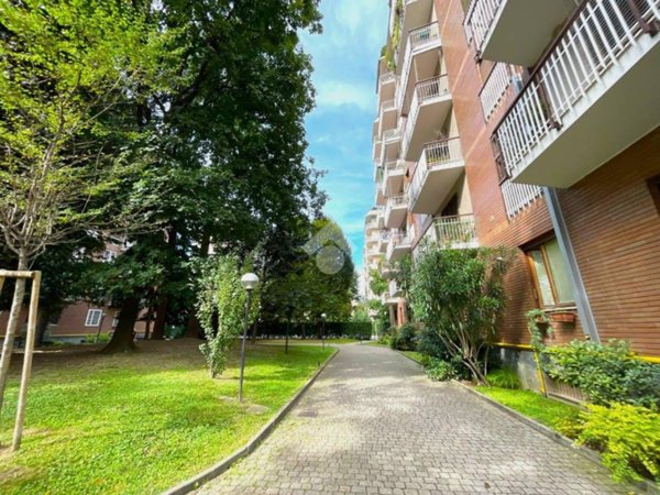 appartamento in vendita a Milano in zona Famagosta