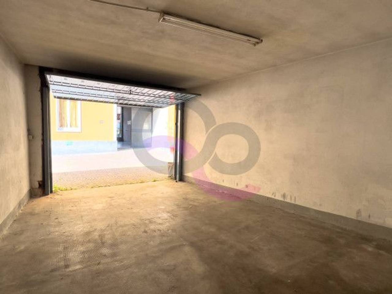 negozio in vendita a Milano in zona Lorenteggio